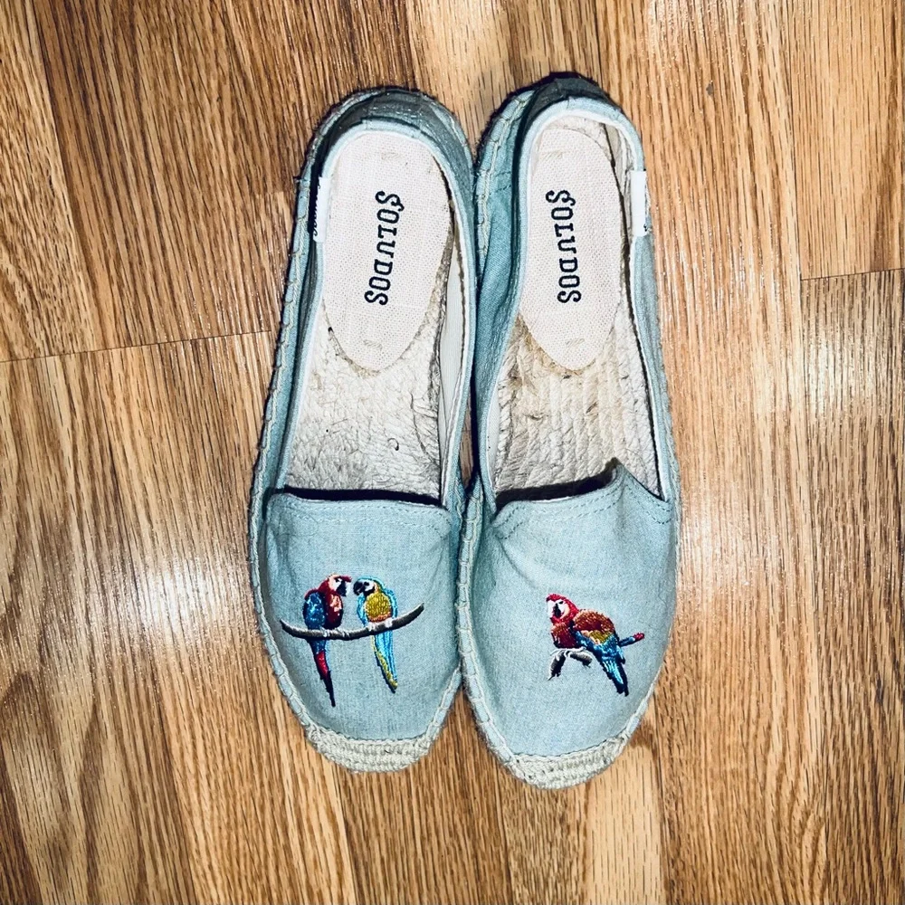 Soludos‎ Chambray Blue Colorful Parrots Espadrilles size 6